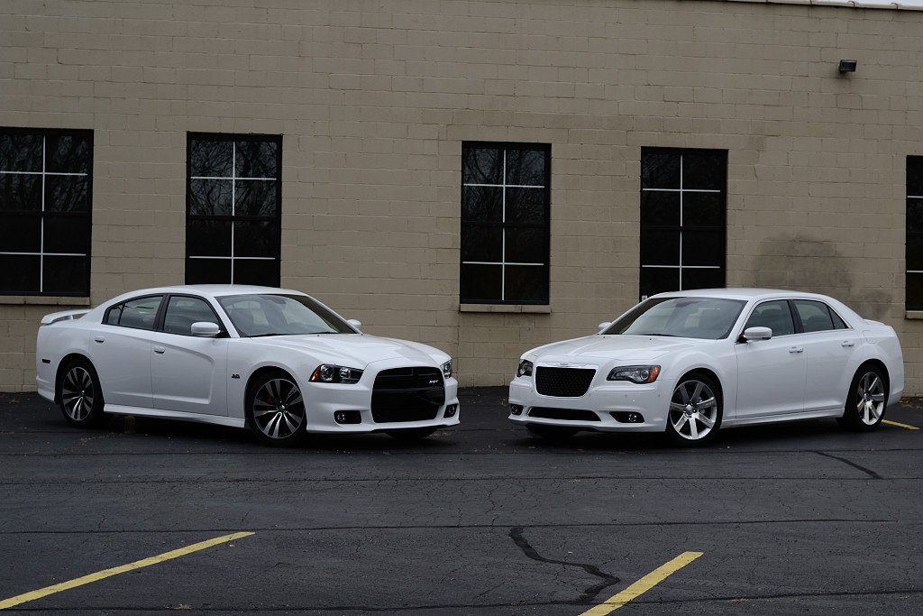 Chrysler 300 vs Dodge Charger